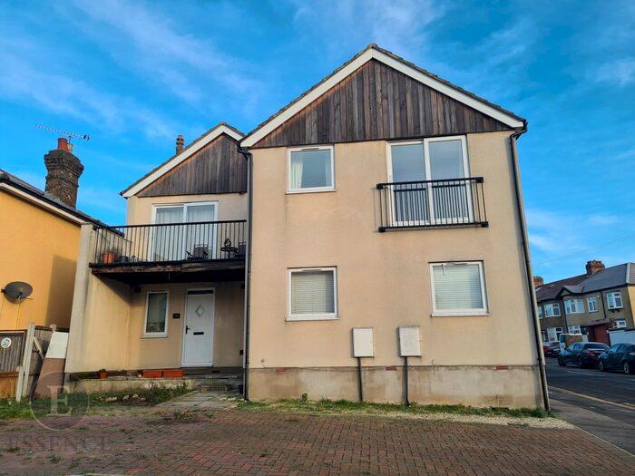 2 Bedroom Flat To Rent In Hornchurch Road, Hornchurch, Essex, RM11