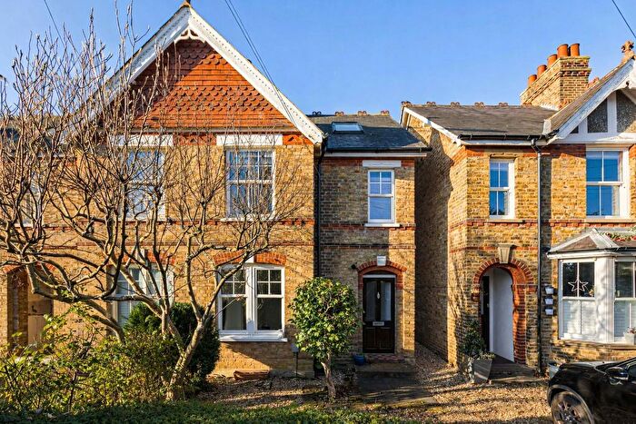 3 Bedroom Semi-Detached House For Sale In Duncombe Road, Bengeo, SG14