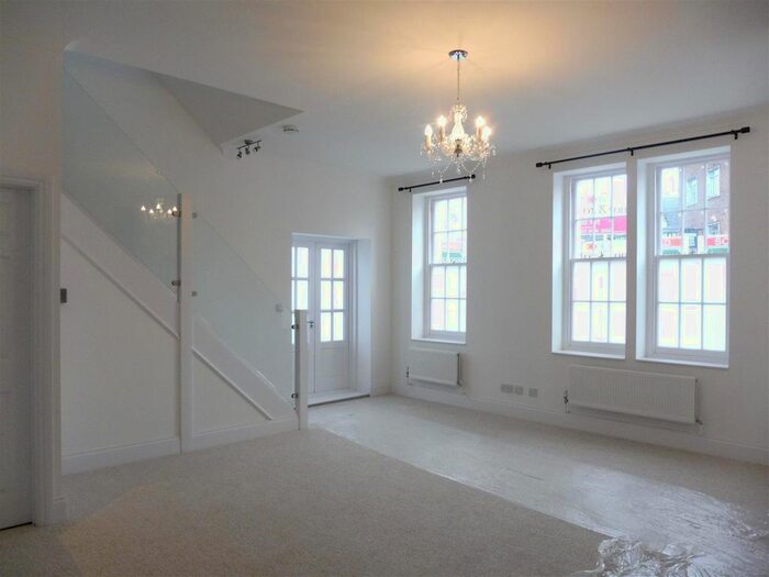 2 Bedroom Flat To Rent In Carlton Crescent, Southampton, SO15