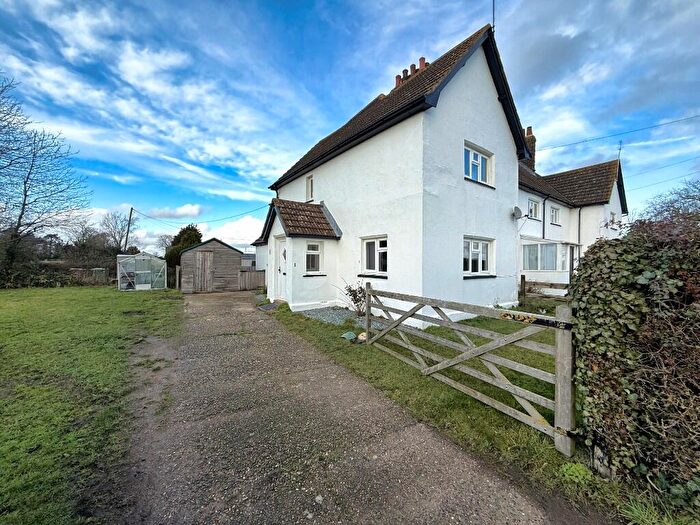3 Bedroom Cottage To Rent In Hall Lane, South Ockendon, Essex, RM15