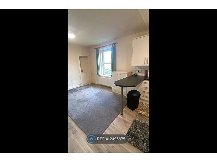 2 Bedroom Flat To Rent In Dens Road, Dundee, DD3