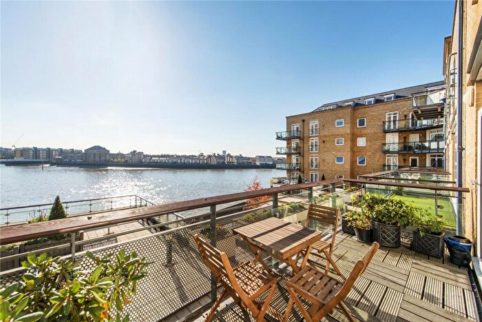 2 Bedroom Apartment To Rent In Narrow Street, E14