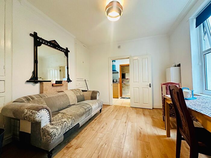 2 Bedroom Flat For Sale In Connaught Avenue, Mannamead, Plymouth, PL4