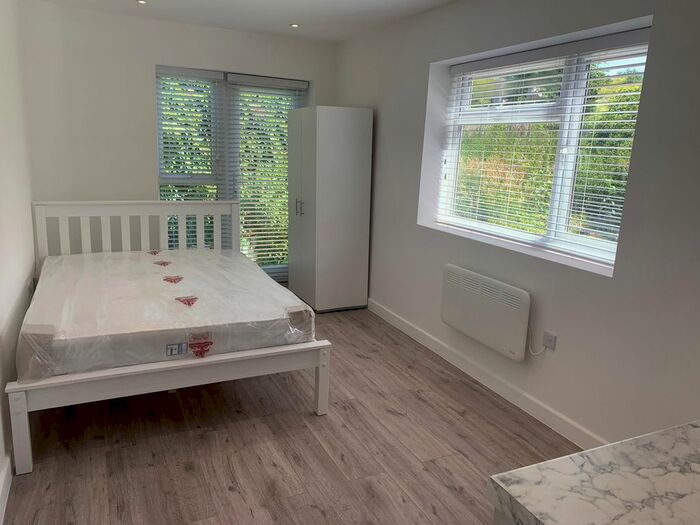 Terraced House To Rent In Orpington, London, BR5