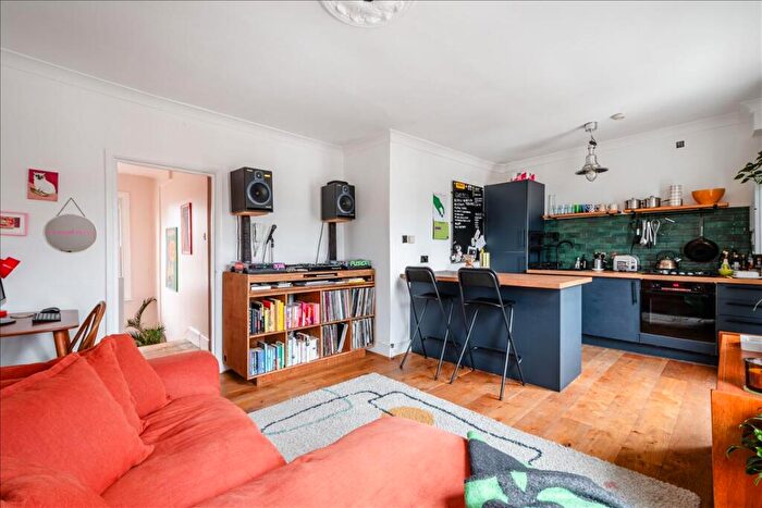 1 Bedroom Apartment For Sale In Graham Road, Hackney, E8