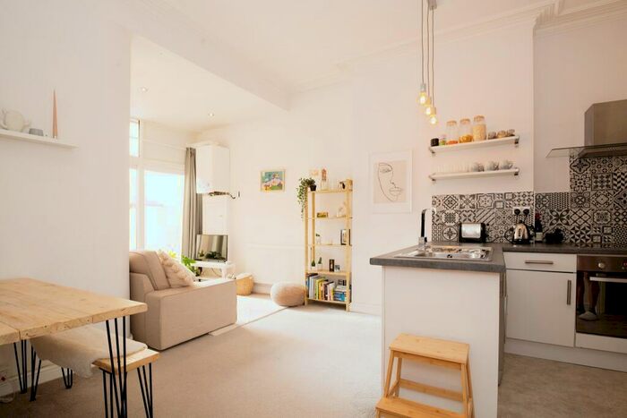 1 Bedroom Apartment To Rent In Princes Street, Roath, CF24