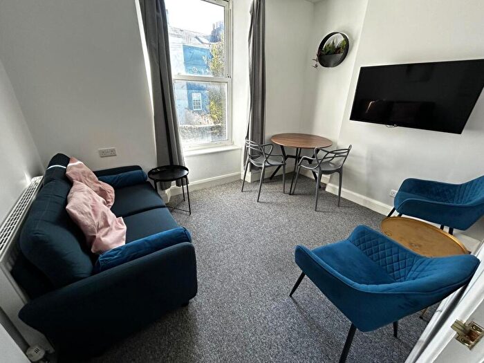 4 Bedroom Flat To Rent In Mount Street, Plymouth, Devon, PL4
