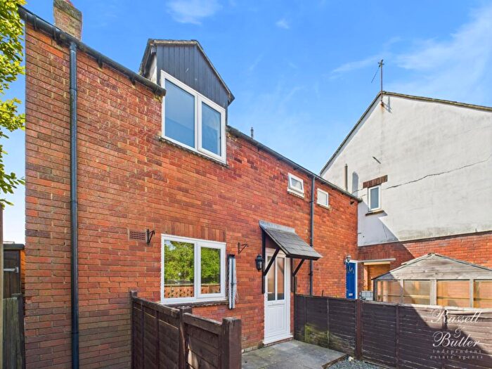 2 Bedroom Semi-Detached House To Rent In Vicarage Road, Winslow, Buckingham, MK18