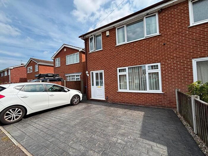 3 Bedroom Semi Detached House For Sale In Kiwi Close, Hucknall, Nottingham, NG15
