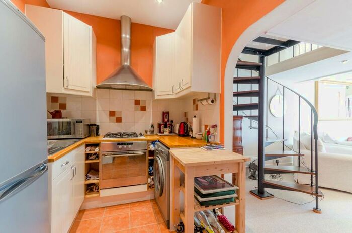 3 Bedroom Flat To Rent In Wolsey Road, East Molesey, KT8