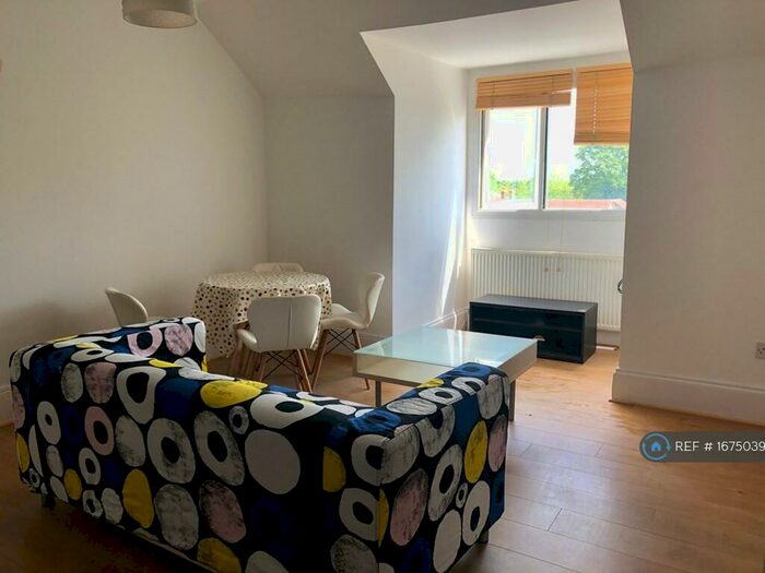 1 Bedroom Flat To Rent In Querneby Road, Nottingham, NG3