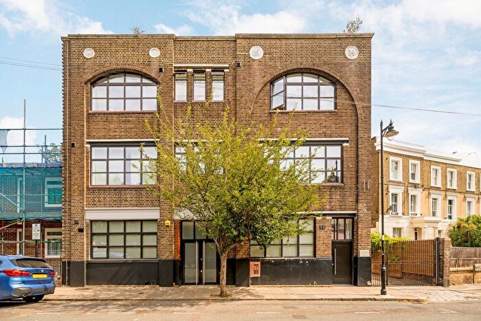 2 Bedroom Flat For Sale In Elmore Street, Islington, N1