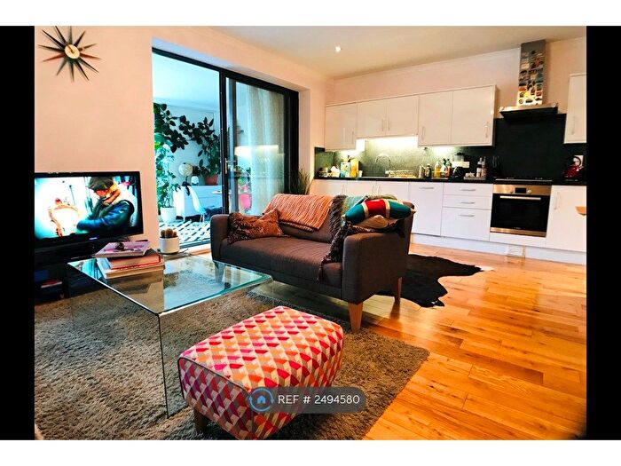 1 Bedroom Flat To Rent In New Palm House, London, SE5