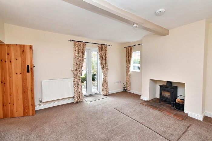 2 Bedroom Cottage For Sale In Water Lane, Bassingham, LN5