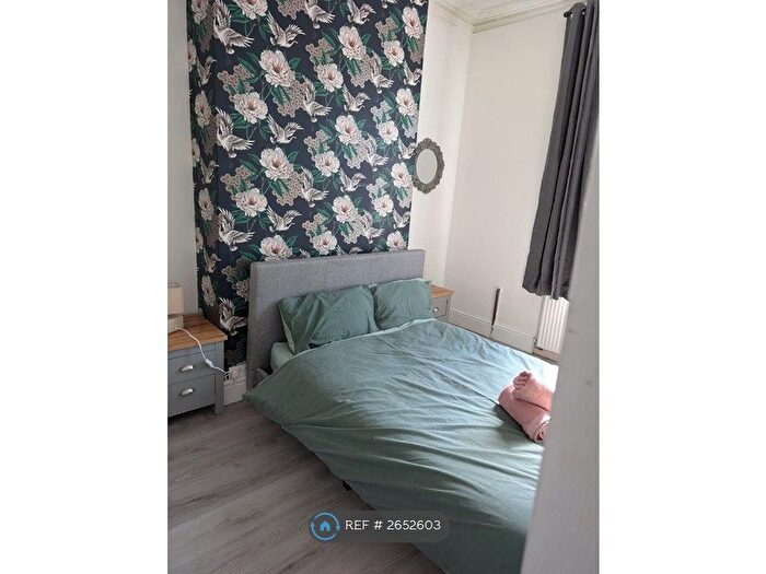5 Bedroom Semi-Detached House To Rent In High Street, Blackpool, FY1