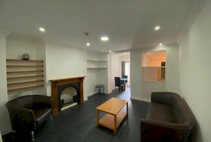 1 Bedroom Flat To Rent In Gordon Road, Cardiff, CF24