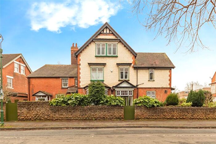 5 Bedroom Semi-Detached House For Sale In Thorncliffe Road, Nottingham, Nottinghamshire, NG3