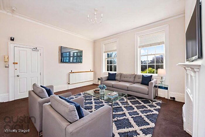 1 Bedroom Flat For Sale In Montpelier Crescent, BN1