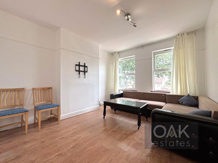 1 Bedroom Flat To Rent In Russell Lane, London, N20