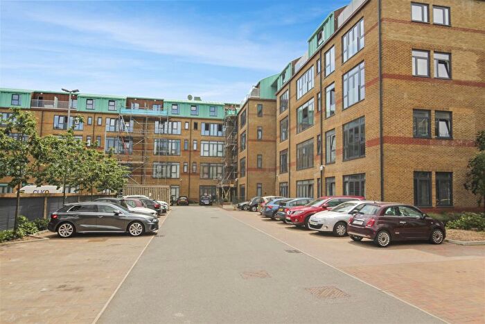 1 Bedroom Flat To Rent In Jessop Court, Uxbridge, UB8