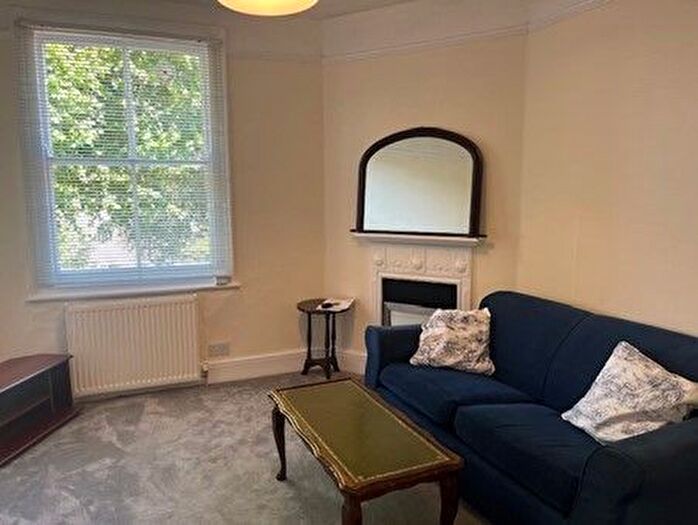 1 Bedroom Flat To Rent In Stanlake Road, London, W12