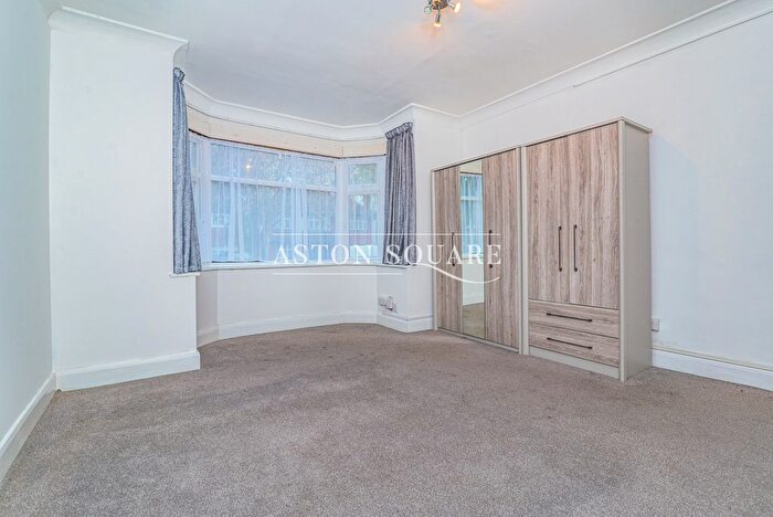 2 Bedroom Flat To Rent In Shirehall Lane, London, NW4