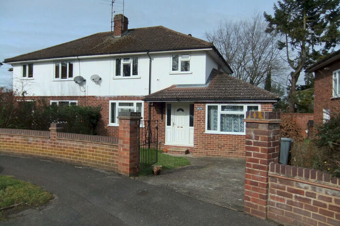 4 Bedroom Semi-Detached House To Rent In Waybrook Crescent, Reading, Berkshire, RG1