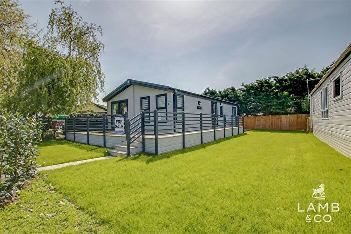 2 Bedroom Park Home For Sale In Leisure Glades Park, Clacton-On-Sea, CO16
