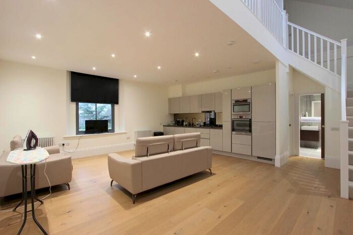 2 Bedroom Flat To Rent In Crown Drive, Farnham Royal, Slough SL2