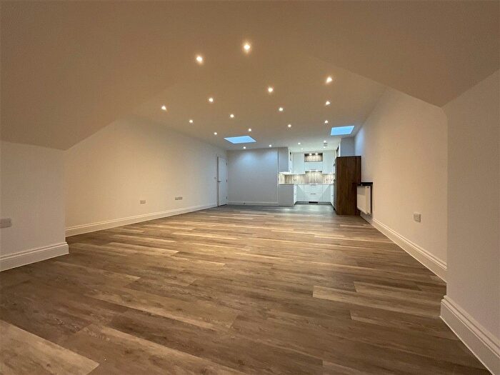 2 Bedroom Flat For Sale In Linksfield Road, Westgate-On-Sea, Kent, CT8