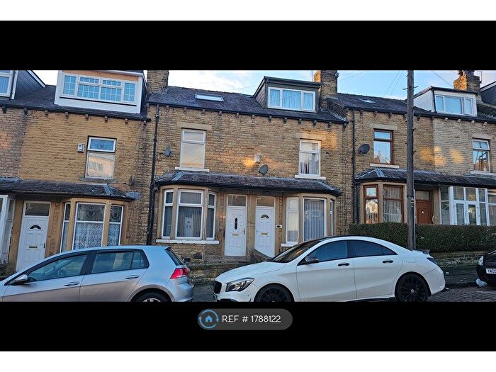 3 Bedroom Terraced House To Rent In Upper Woodlands Road, Bradford, BD8