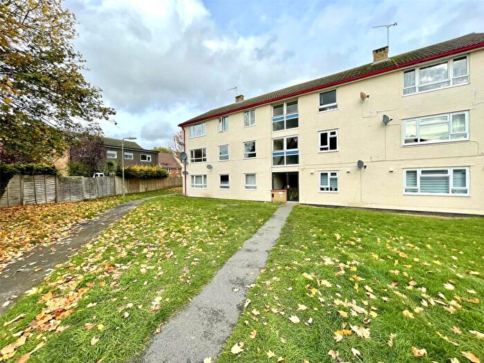 3 Bedroom Flat For Sale In Montgomery Road, Farnborough, Hampshire, GU14