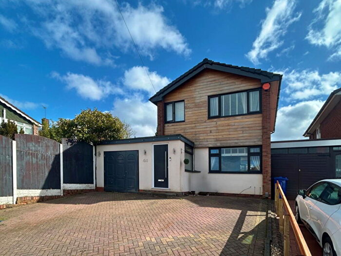 3 Bedroom Detached House For Sale In Sunningdale Road, Northway, Sedgley, DY3