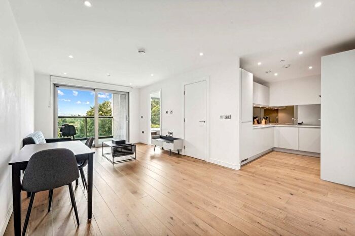 2 Bedroom Flat To Rent In Buckhold Road, London, SW18