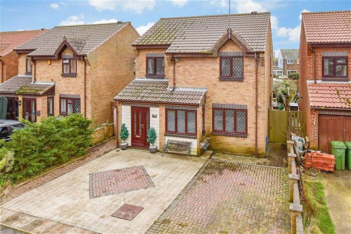 4 Bedroom Detached House For Sale In Beachmont Close, Greatstone, New Romney, Kent, TN28