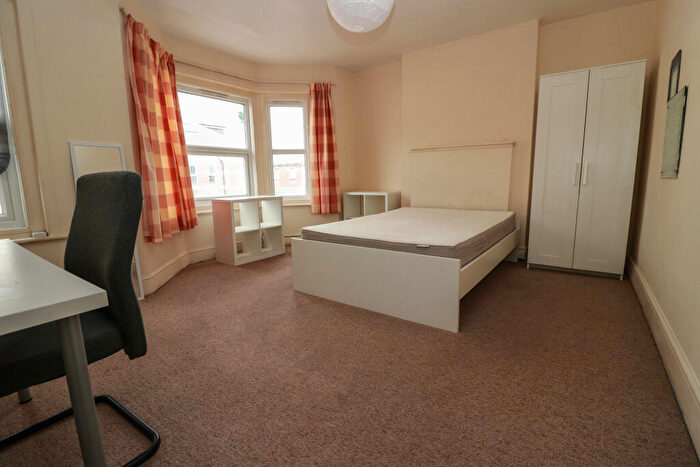 4 Bedroom Semi-Detached House To Rent In Coventry Road, Southampton, SO15