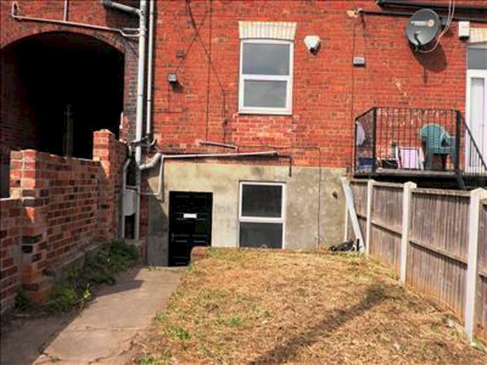 1 Bedroom Flat To Rent In Balby Road - Basement Flat, Balby, Doncaster, Yorkshire, DN4