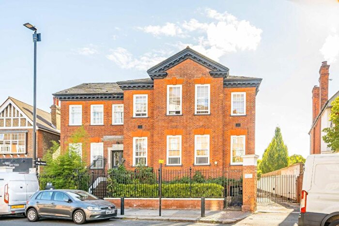 2 Bedroom Flat To Rent In Sutton Court Road, Chiswick, W4