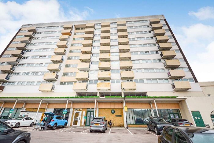 1 Bedroom Flat For Sale In Tower Heights, Hoddesdon, EN11