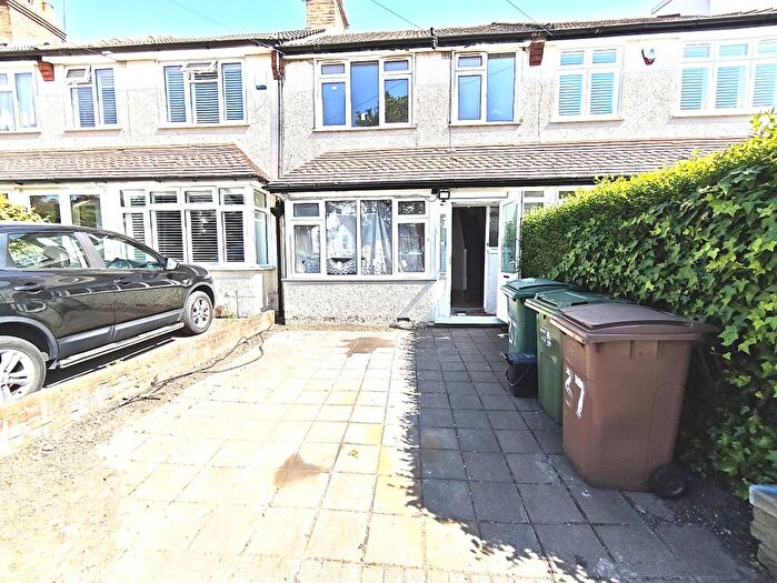 4 Bedroom Terraced House To Rent In Beddington Grove, Wallington, SM6