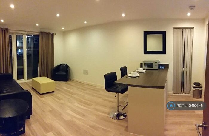 1 Bedroom Flat To Rent In Rutherford House, London, SW11