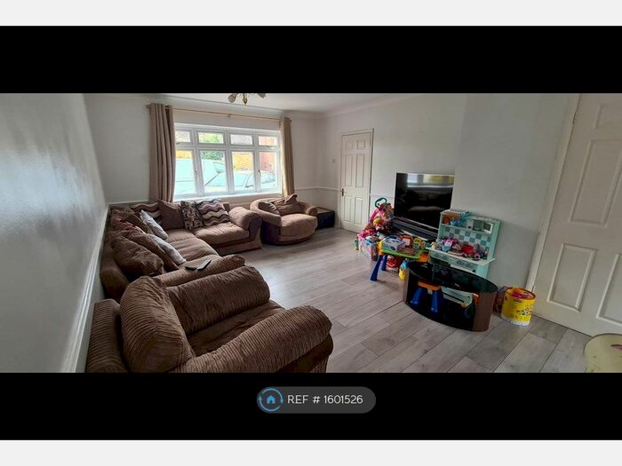 3 Bedroom Semi-Detached House To Rent In The Friars, Chigwell, IG7