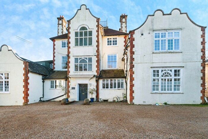 3 Bedroom Flat For Sale In The Dower House, Rocky Lane, Gatton Park, Reigate, RH2