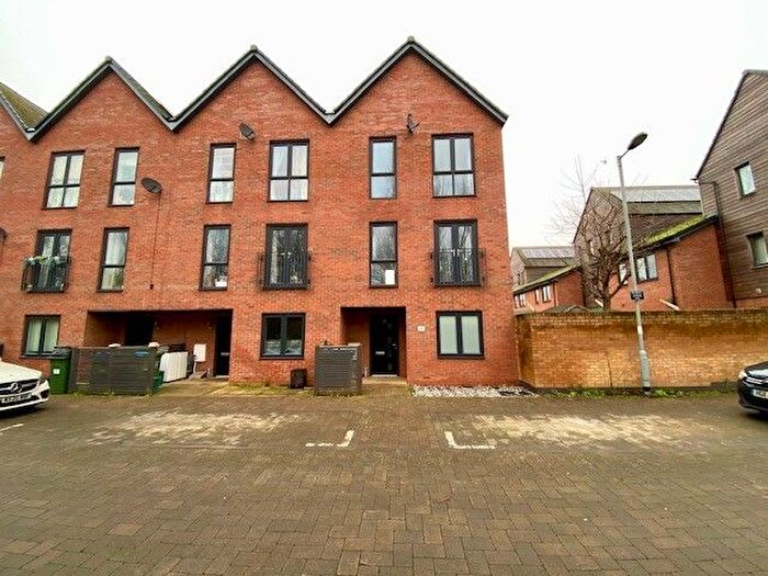 3 Bedroom Town House To Rent In Brooks Mews, Oxford Road, Aylesbury, HP19