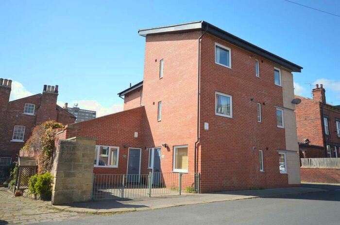 1 Bedroom Apartment To Rent In Back Potternewton Lane, Leeds, LS7