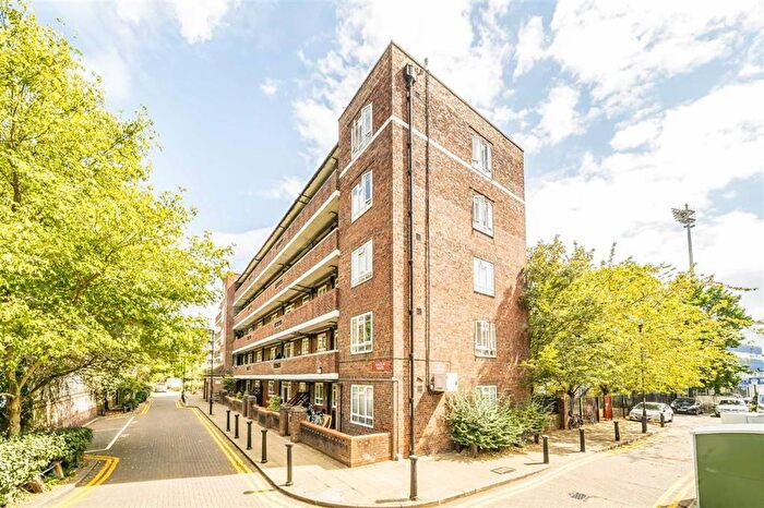 2 Bedroom Flat To Rent In White City Estate, Shepherds Bush, W12