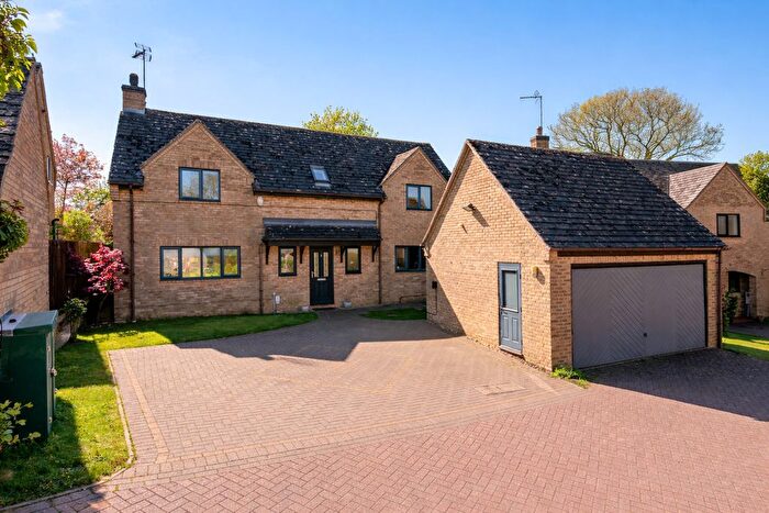 4 Bedroom Detached House For Sale In Little Field Close, Eastcote, Towcester, NN12