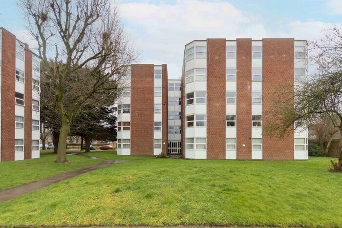 2 Bedroom Flat To Rent In Riverside Close, London, W7