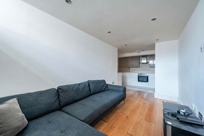 1 Bedroom Flat To Rent In Upper Mulgrave Road, Cheam, Sutton, SM2