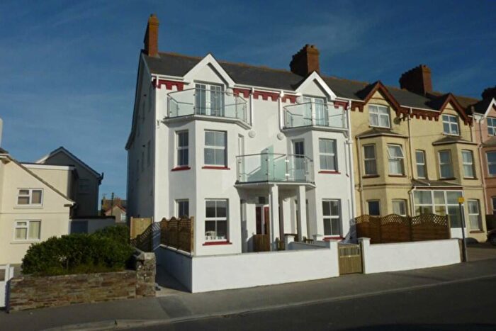 2 Bedroom Flat To Rent In Downs View, Bude, EX23